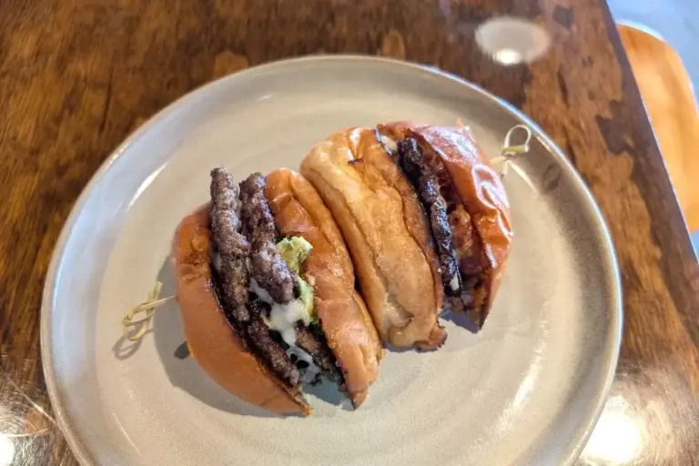 la-casita-burger-768x512
